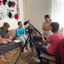 4)	Pája nahrává voiceover, Honza a Dominik jej namlouvají, Hanička režíruje (Dd Potštejn)