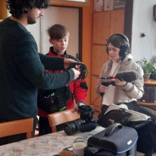 5.	Účastníci filmového workshopu Radim a Nikolka z Dd Nová Ves u Chotěboře se svým lektorem Tomášem Hlaváčkem 